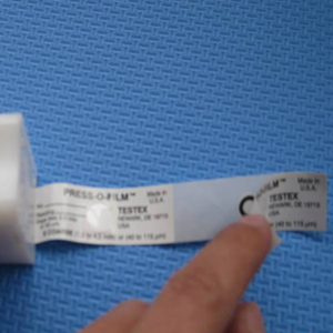 復(fù)制膠帶和厚度測量儀：使用可變形的復(fù)制膠帶進行表面粗糙度檢測，有兩種規(guī)格的復(fù)制膠帶可供選用，超粗級膠帶可以測量范圍為37.5－112.5微米（1.5－4.5mils）。測量結(jié)果要減去膠帶本身的厚度50微米（2mils）。復(fù)制膠帶測量標(biāo)準(zhǔn)為NACE RP0287 －95。膠帶貼在報告上面，可以作為永久性記錄。