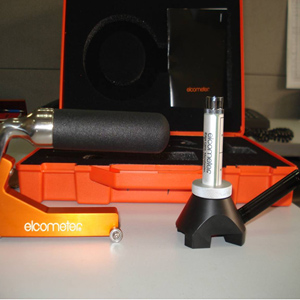 涂層檢測儀:簡稱 PIG（Paint Inspection Gauge），用鋒利的刀片劃破漆膜，然后通過顯微鏡（50X）來觀察漆膜狀況，并能計算底漆，中間漆和面漆的漆膜厚度，其精確度在±10％。使用不同的刀片其計算系數(shù)是不一樣： No.1：每一刻度為20 微米; No.2：第一刻度為10 微米; NO.3：每一刻度為2微米