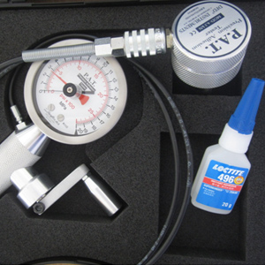 拉開法附著力測試儀:常用于拉開法測試儀為氣動式或液壓式的 Elcometer 108 ， PATGM01 等， 手動式的 Elcometer 106由于測量結(jié)果不穩(wěn)定已經(jīng)不太使用。要求達到的最小值會在規(guī)格書中體現(xiàn)出，不同的油漆以及使用不同的儀器，結(jié)果有著很大的區(qū)別。